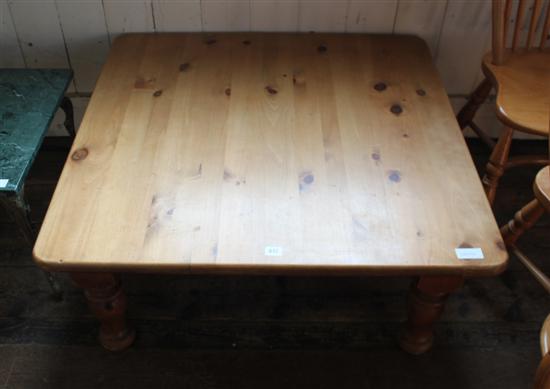 Pine coffee table(-)